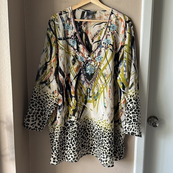 CHELSEA & THEODORE Animal Print V Neck Beaded Tunic - Picture 3 of 9